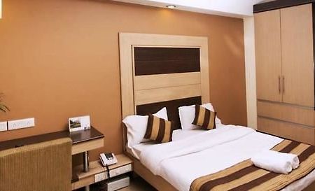 Pacific Inn Huda City Centre Sec 41 古尔冈 外观 照片